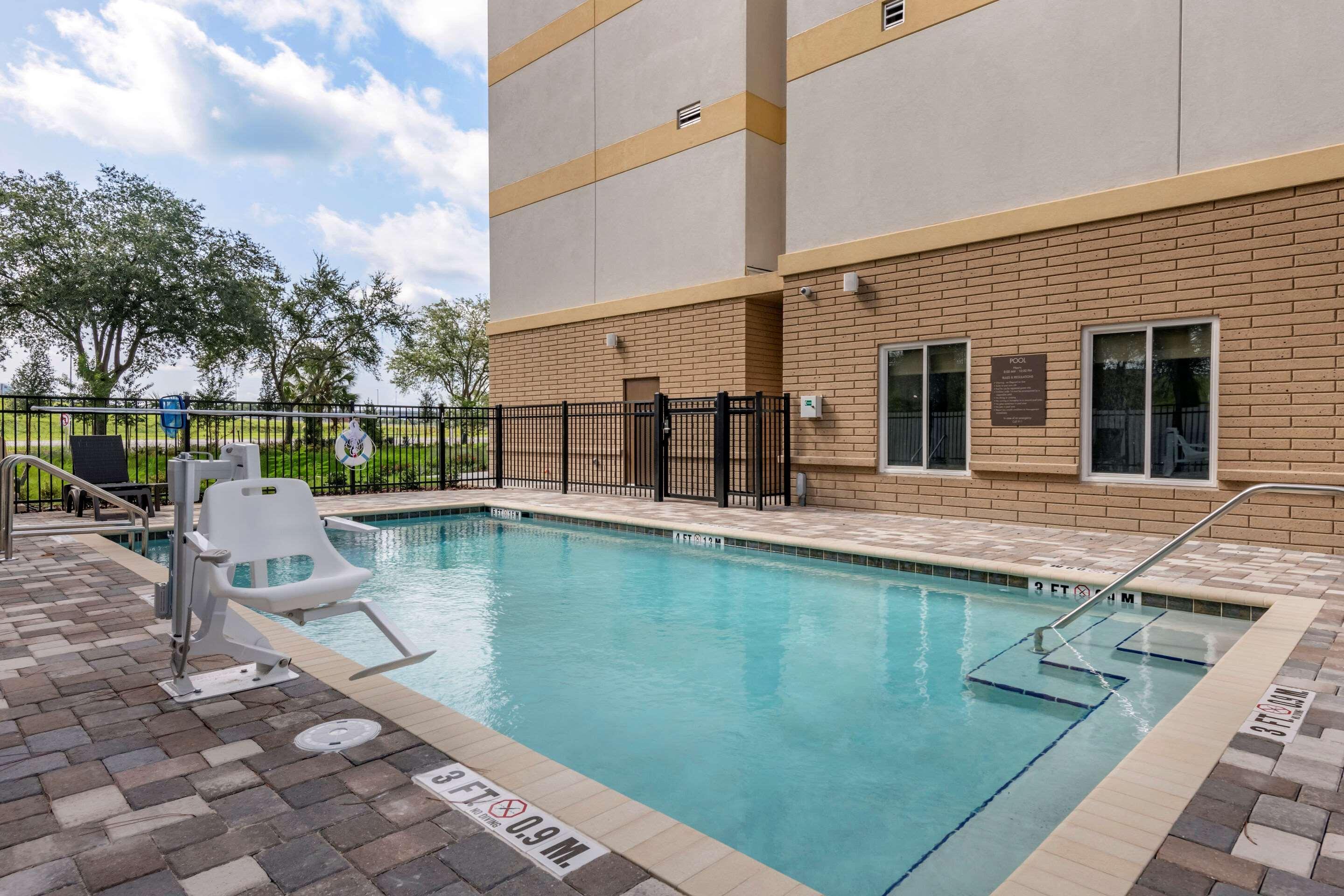 Comfort Suites Daytona Beach-Speedway Exterior foto